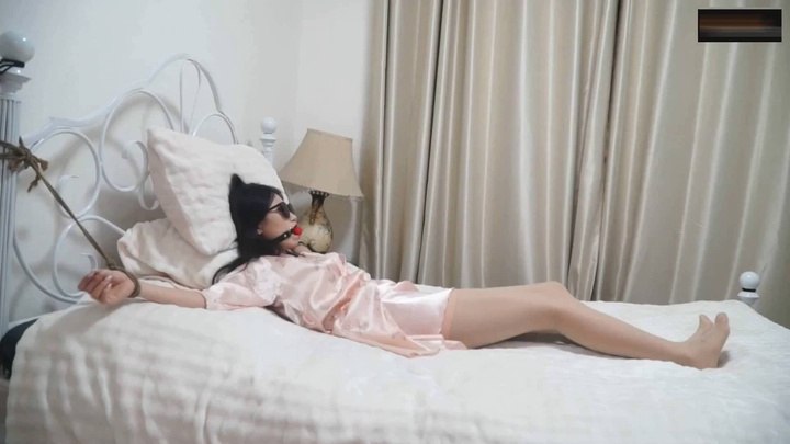 #逍遥《开始的一天上集》，绳模就算是睡觉也要被捆绑堵嘴的