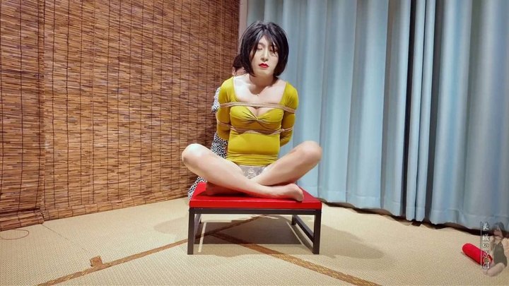 #美曦《主人亲手包的人肉粽子》团缚吊起来的肉粽子在此刻的端午节日献给大家欣赏，今年就用绳子给大家包个粽子，头也被绳子包起来.mp4