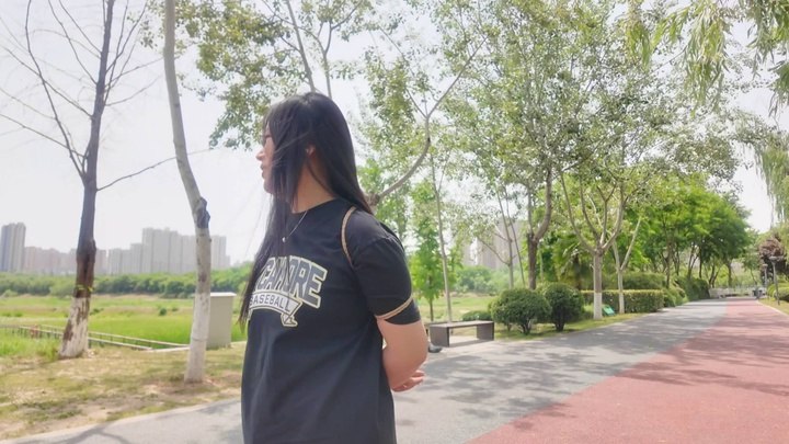 #龙飞绳艺 羞死了 双人室外捆绑 访谈 蹦跳 路人异样的眼光 像看猴一样，内心害羞 害怕 刺激 感觉很丢人.mp4