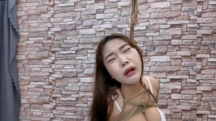 #HD飞天 定拍转公映驴驴不慎落入坏人之手,两个坏人不择手段地折磨,经不起他们长时间的折磨,最后被勒的晕了过去.mp4