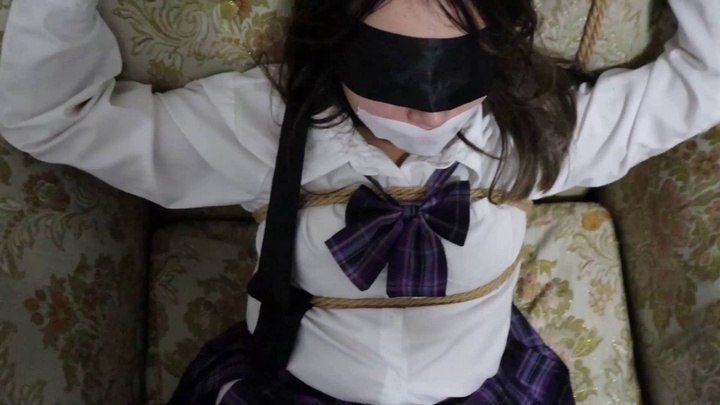 #荷仙少女VIVI巨乳黑丝少女，电击恐惧中—手脚绑在沙发上 身边只剩电击笔的嘀嘀嘀声音，鞭子痛苦的抽打与TK痒痒刑罚 持续痛苦挣扎呜咽中.mp4