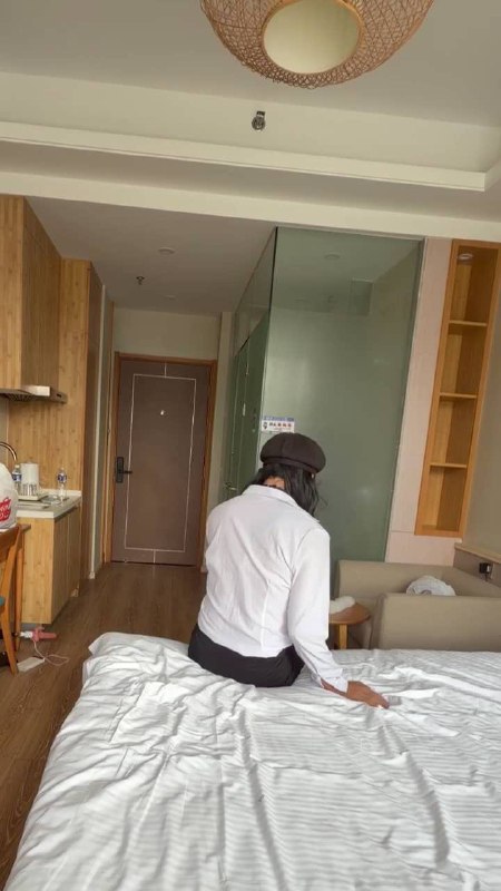 #hx0532 下班后被下药迷晕的OL~多次勒脖子、窒息昏迷，最后失禁 剧情+昏迷+窒息+勒死+冰恋+失禁+炮机.mp4