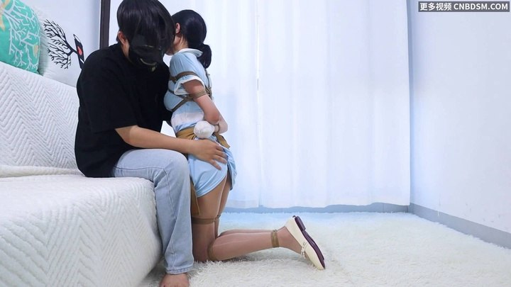 #皆非《女友日常》 女孩下班后的性福生活～(双蛋蛋+棒子+电击内外夹击GG娇呻～无内肉丝 好利来 日式驷马 股绳拉扯 泡沫胶带封嘴 绷带包手 抚摸挑逗 打屁屁).mp4