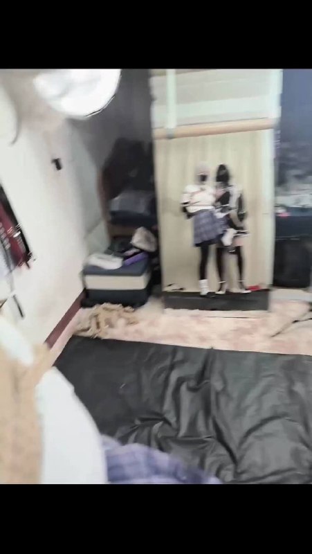 #职业胸手 伪娘白毛乳胶带锁jk！M字吊起榨汁，电击棒棒进攻蛋蛋，扣扣机猛攻前列腺，单腿吊罚站！.mp4