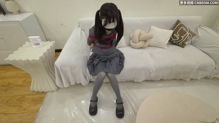 #氧柒罐罐 连体肉丝+灰色丝袜JK，入体小药丸、小高手分腿驷马+跪立+龟甲缚手腿并缚+滴蜡拍打妹妹+真空袋体验.mp4