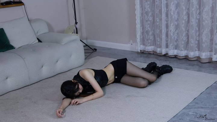 #贝特原创 倩倩女特工 简介：模特倩倩 ，性感的女特工被歹徒用拘束衣束缚，再被捆绑折磨