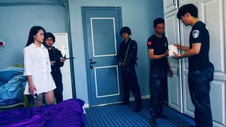 #胜景《深渊姐妹花》上集 谢雨欣为保护毒贩妹妹主动扛下妹妹在她房间藏的毒品而被捕.mp4
