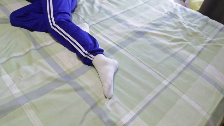#司念念 白袜校服少女被绑架 驷马挠痒挣扎 丝袜勒嘴 脱袜子强迫闻 露脸.mp4
