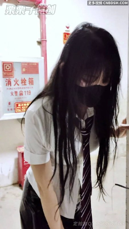 #栗栗子原创《搔首弄姿的女网红 04》 户外强高、户外调教、带伸缩假丁丁、衬衫、OL、女网红、包臀裙、吊带黑丝、高跟鞋.mp4