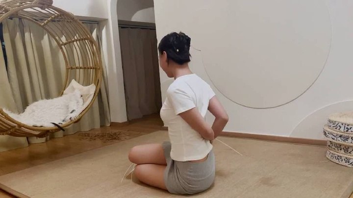 #奥特曼 绳艺日常：超温柔的小恩，来一个最近蛮火的扎带自缚逃脱+极限直臂驷马+跪缚口球放置.mp4