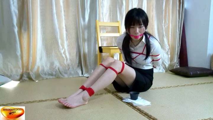 #绳舞飞扬 洋洋紧缚TJ——美奴被紧缚绑架、超大口球呼救、口水滴落收集、白嫩脚心不断被瘙痒和鞭打，皮筋抽打！不能控制的颤抖不住求饶.mp4