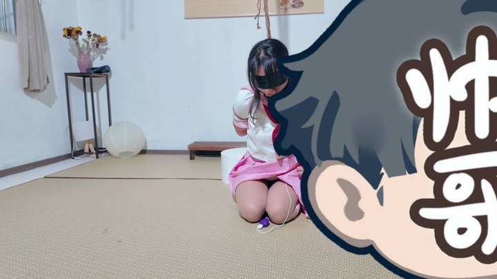 #AuntGzs 五花跪缚+跳D+深喉口球+鞭打.mp4