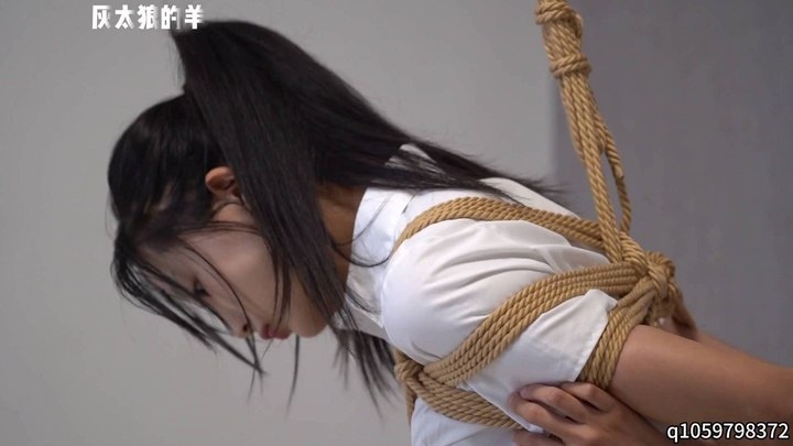 #灰太狼的羊 长腿肉丝美女用脚玩游戏机，因未能通关被紧紧捆绑放置惩罚【游戏＋日式胸缚＋单腿吊＋驷马缚＋放置】.mp4