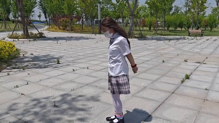 #苏苏 JK户外三副葫芦铐换三双鞋艰难蹦跳寻找钥匙挑战.mp4