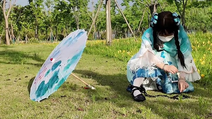 #苏苏 西施诗雨江南cos户外镣铐啵啵贝露出，与行人擦肩而过+葫芦铐跳跃找钥匙.mp4