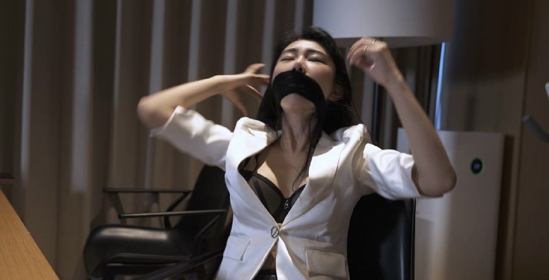 #官官 剧情片之女间谍的自救：丝袜蒙眼下的GC幻想