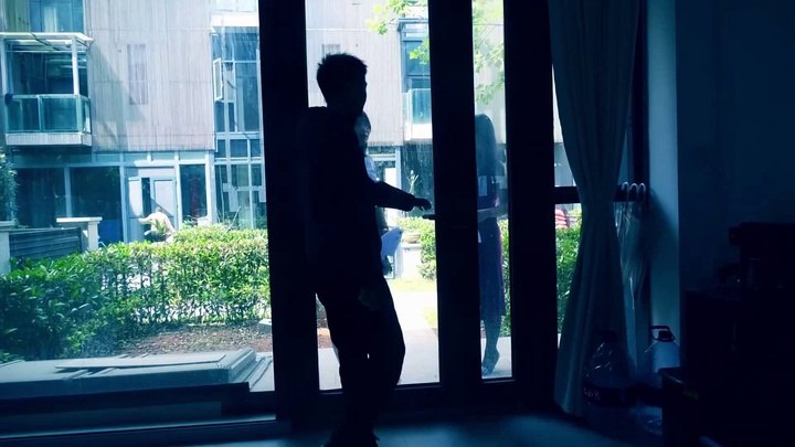 #胜景 《绝境面试，血色圈套 》 上集 两个女大学生面试绳艺模特误入人贩窝被囚禁在地牢中.mp4