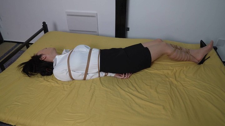 #象人工作室 神秘的录像带上，嗷嗷高跟鞋扣脸+浴室湿身捆绑.mp4