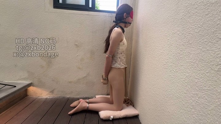 #zxbondage《少女的羞辱（下）窗前罚跪 口舌 跪椅强高 足交》.mp4