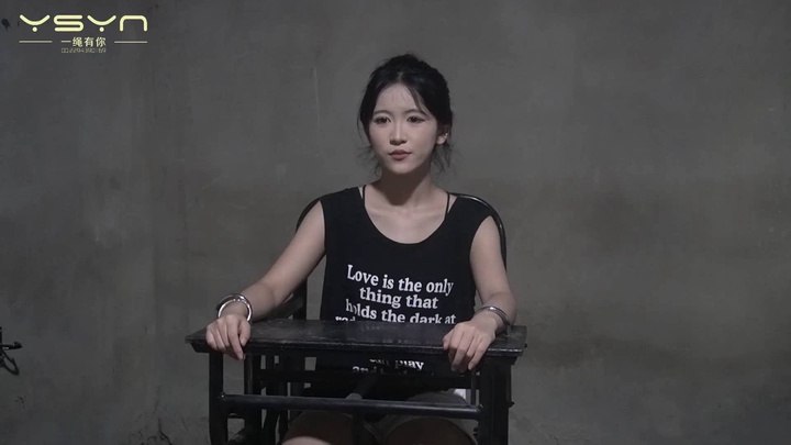 #一绳有你【烟引镣刑】颜值高不高大家挑一挑两个女犯因其中一个偷偷在牢房吸烟被惩罚.mp4
