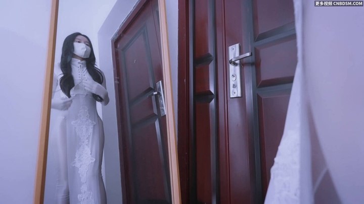 #悠米《女神收集图鉴3》去参加cos的小姐姐楼梯间被人尾随晕了过去，醒来已经被吊起来了…全程单手套紧缚+鼻钩+马具口球强制抬头驷马+强制G，最后还要被装进行李箱.mp4