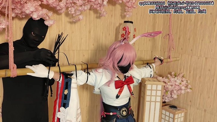 #时绳（女孩子！）】《绯樱（一）》【股绳勒阴+绳结来回摩擦阴部+竹缚+强制开腿+tk腋下腰部+虐乳+脱裤袜+抚摸下体+跳弹+震懂棒+郊狼电击】接受特殊训练的绯英！双臂被紧紧拘束在竹子上.mp4