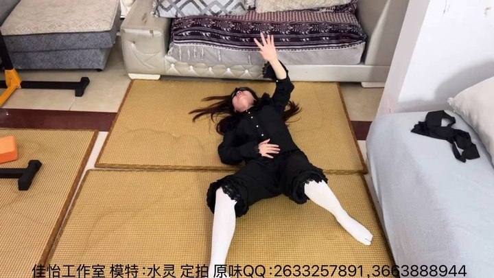 #佳怡工作室【水灵】定拍 倒地嘎的白袜女孩 各种角度 各种姿势 挣扎展示.mp4