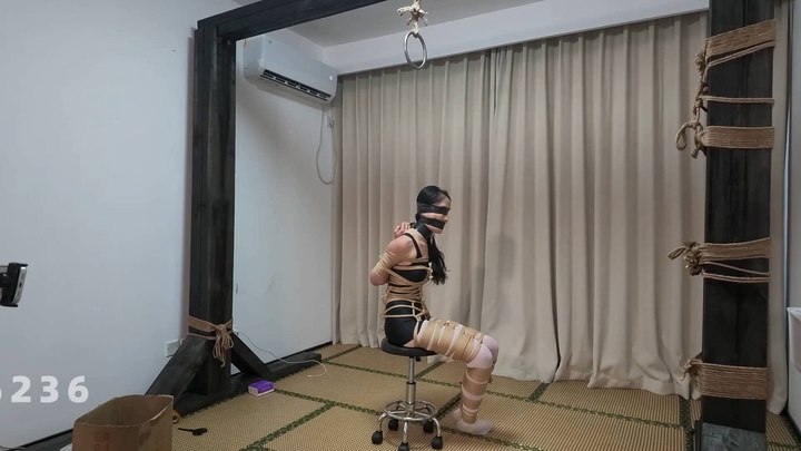 #象人工作室【震动棒】【跳蛋】【后手观音】【跳蛋缠脚底】【捆绑放置】【蒙眼】【封嘴】