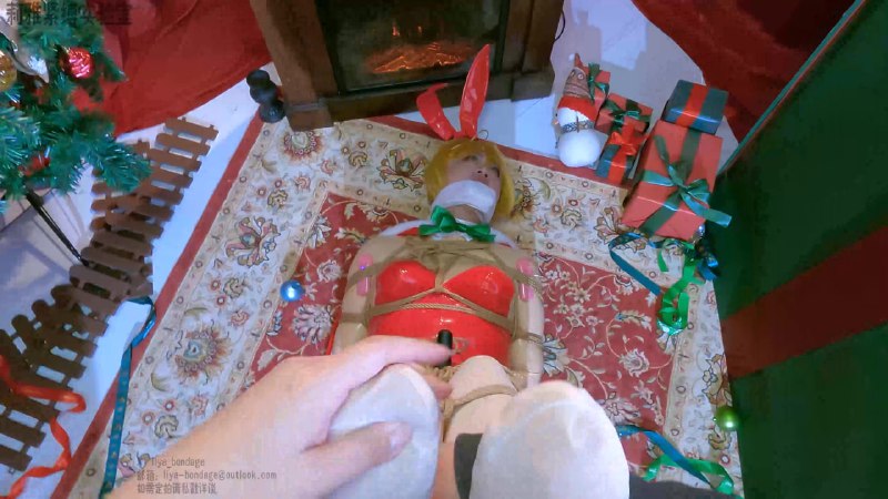 #莉雅 圣诞约拍变礼物 第一人称 cosplay DID 微剧情 揉胸 紧缚 丝袜 堵嘴 M字 开腿 强膏 棒子 蛋蛋 白丝 FATE下载地址
