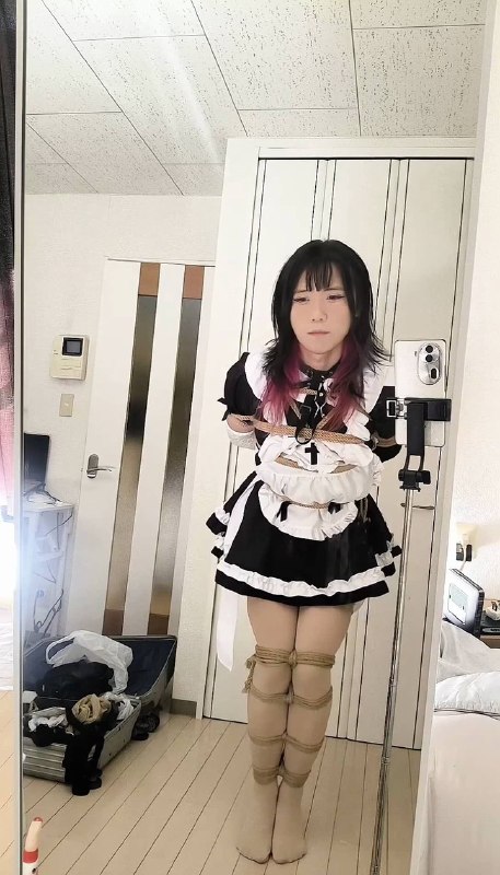 #持了个盾 女仆小盾全身自缚紧缚前锁后塞自嗨.mp4