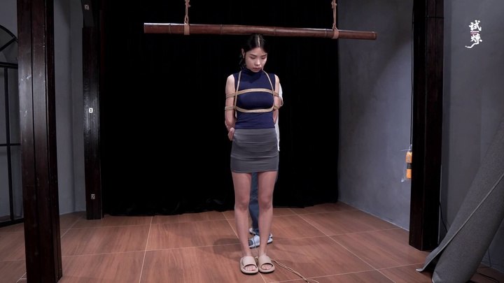 #试炼工作室 雨涵折腿吊缚+M腿椅子缚.mp4