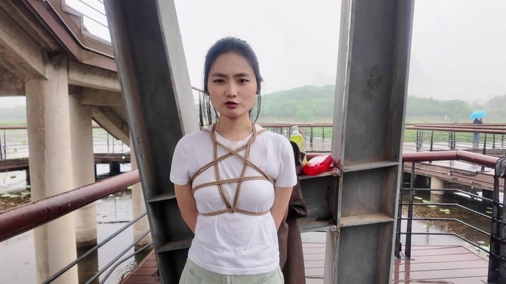 #龙飞绳艺 公园雨中 内心深处的心灵访谈.mp4