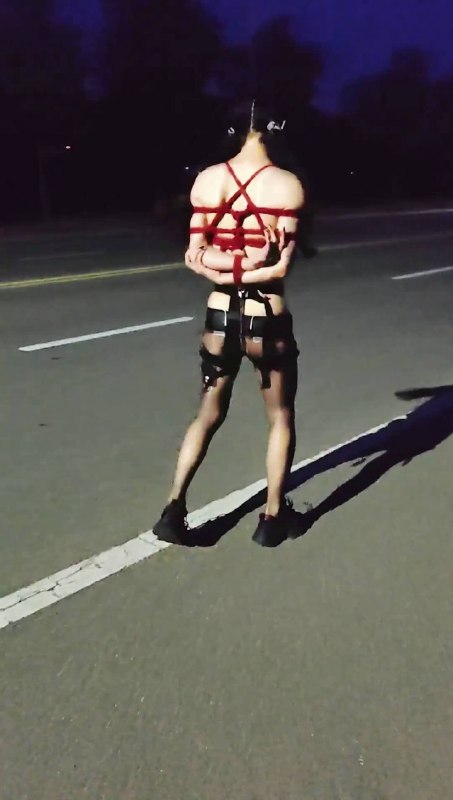 #一颗露露子 一颗露露子户外捆绑篇15 露露全裸捆绑穿戴飞机杯马路中央榨精 郊狼肛钩折磨刺激 户外极限驷马逛街从晚上到天亮.mp4