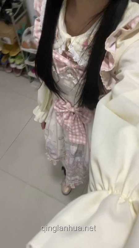 #布莱恩原创 18岁女高的四天镣铐生活（1）初封脚镣，不适应的生活改变